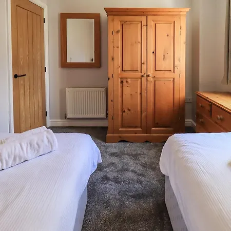 Mallard District, Leisure Pool & Gym *