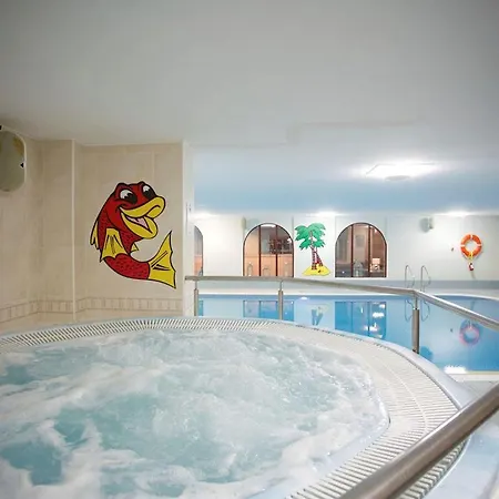 Mallard District, Leisure Pool & Gym