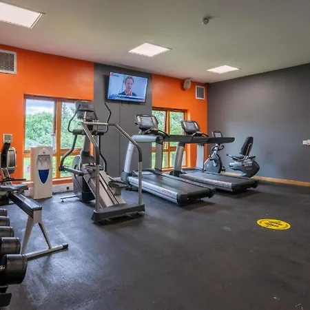 Mallard District, Leisure Pool & Gym